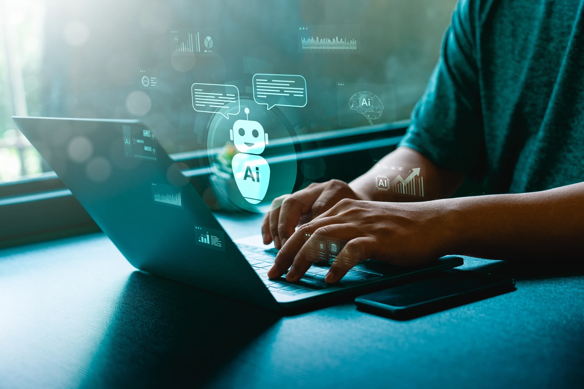 Espace de travail intérieur avec personne tapant sur clavier d'ordinateur devant écran affichant "RESPONSIVE DESIGN"