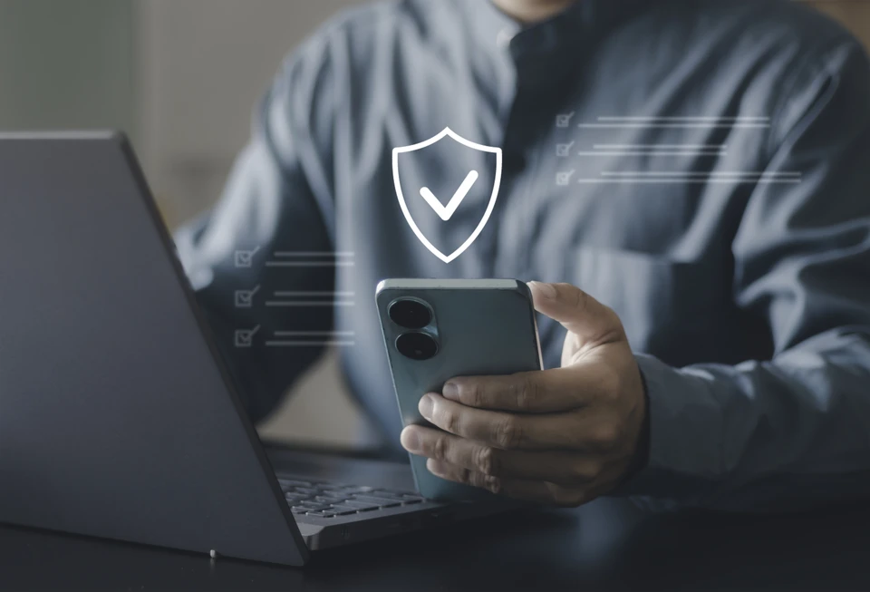 Image vectorielle 3D Protection des données d'Illustration conceptuelle avec ordinateur pc et mot de passe avec verrou et bouclier, sécurité numérique