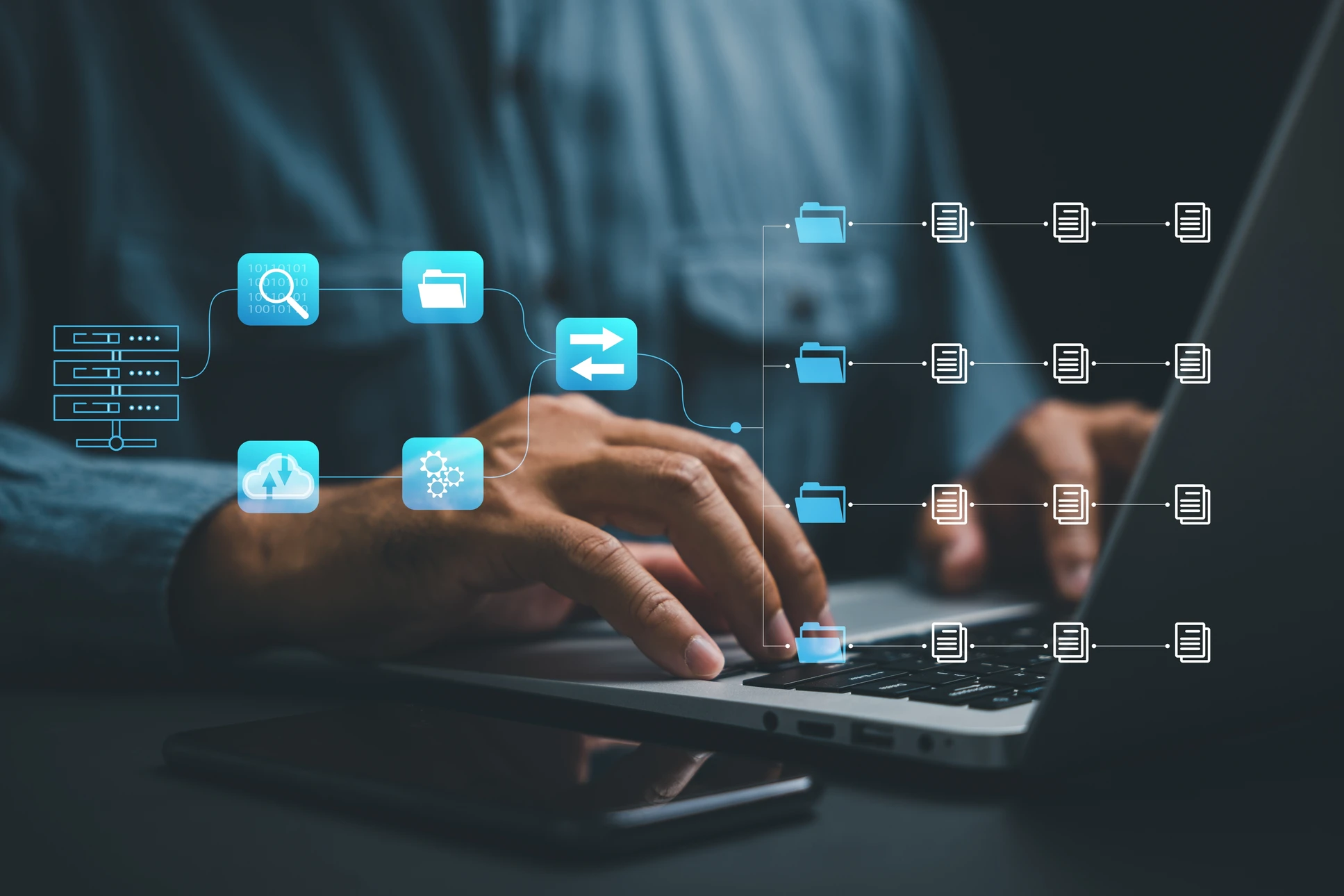 Personne utilisant une tablette tactile dans un bureau moderne, avec ordinateur portable et café